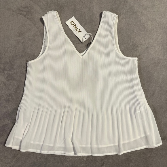 ONLY plisse-pleated sheer white sleeveless v-neck flowy blouse size 38 Onlirena - Picture 1 of 8